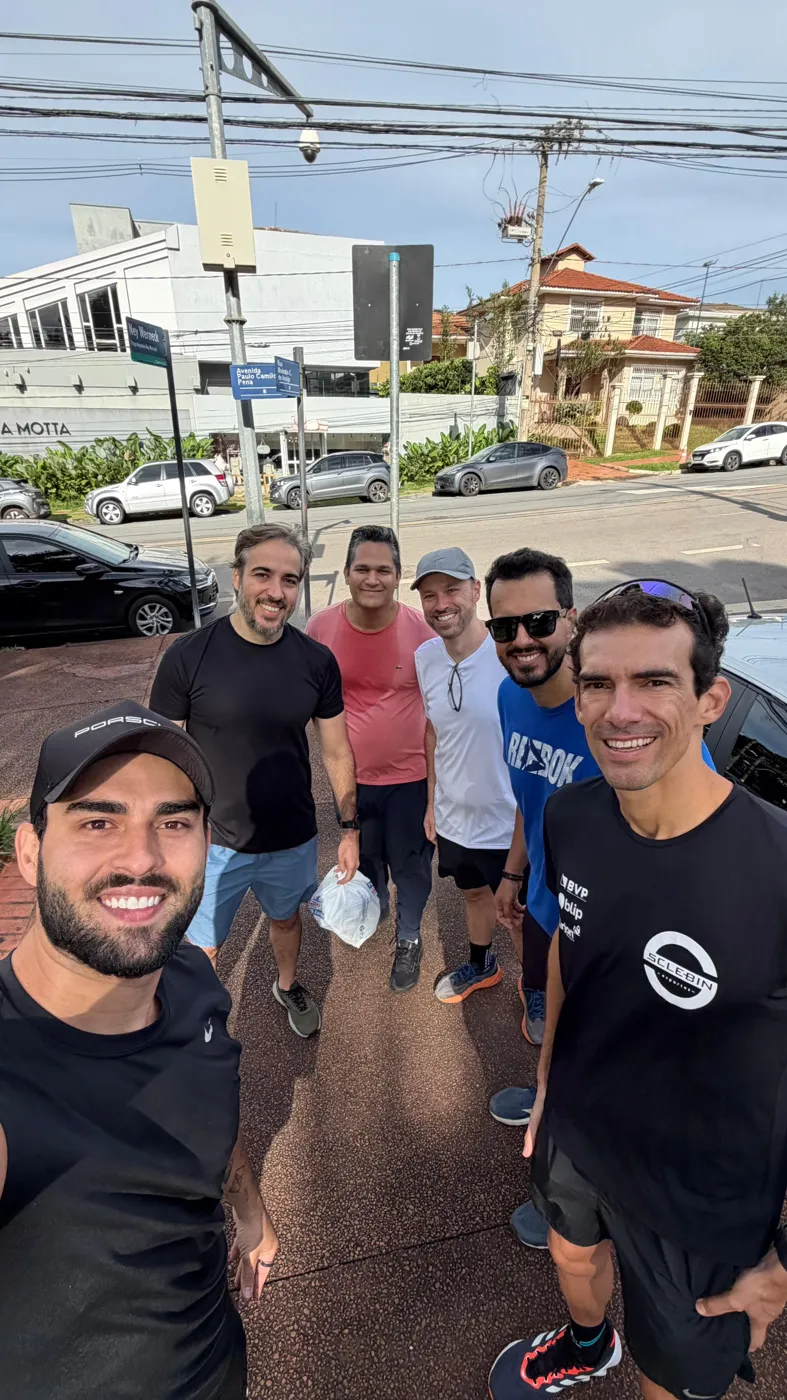 Membros no treino em grupo